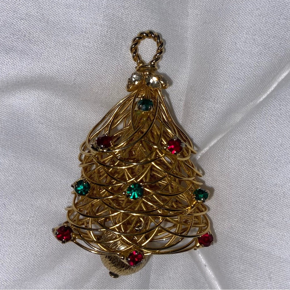 ☃️ Gorgeous gold Christmas tree broach. Like new.
